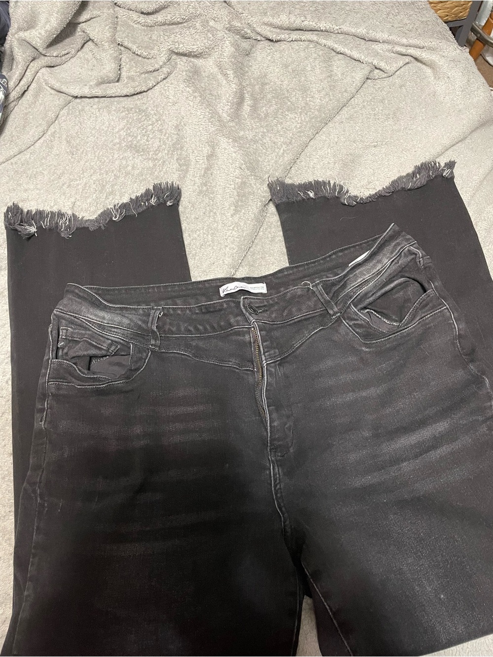Women’s Black Frayed Hem Jeans Kancan size 22w